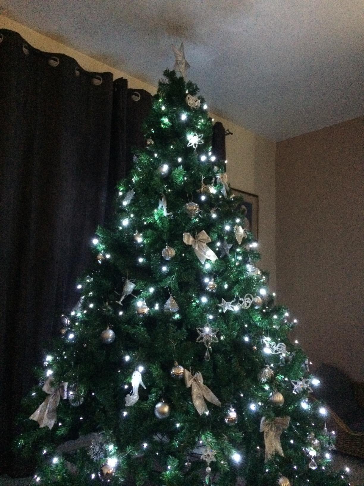 Luxury Colorado Spruce Artificial Christmas Tree (8ft. - 2000 tips)