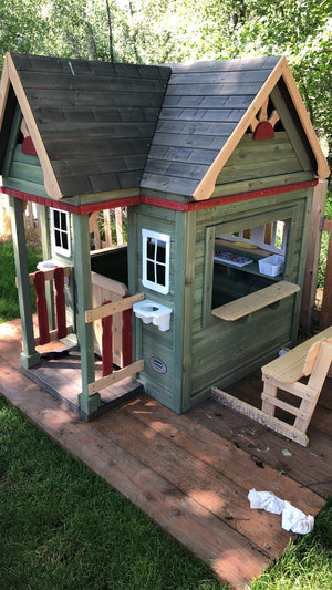 Traditional Vintage Playhouse 6x5 Ft.